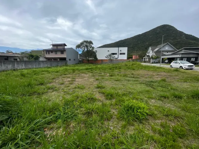 Imóvel para venda possui 637 metros quadrados em Morro das Pedras - Florianópolis - SC