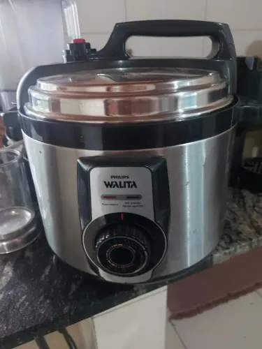 Panela de pressão e cafeteira elétrica