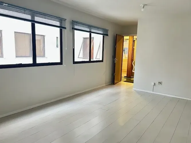 Sala Comercial para Venda em Nova Friburgo, Centro, 1 banheiro