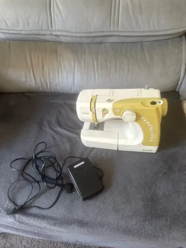 Máquina de Costura Eugin Superia