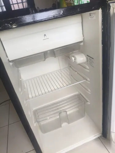 Frigobar Consul Compacto 120L Preto - Impecável e gela Muito Bem!