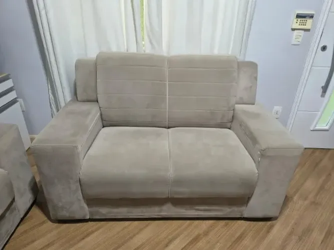 Vendo dois sofás de Suede. 1,50 x 0,80 M R$500,00 cada