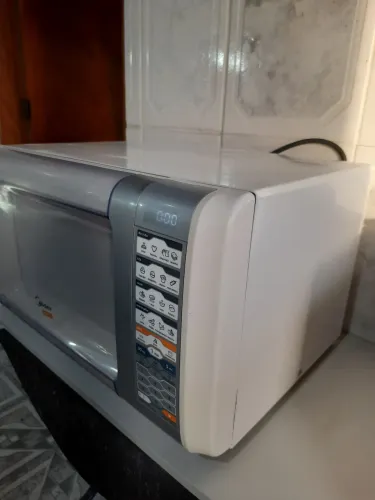 Micro-ondas Midea com grill dorador MTAG41 30L 127v  funcionando perfeitamente 