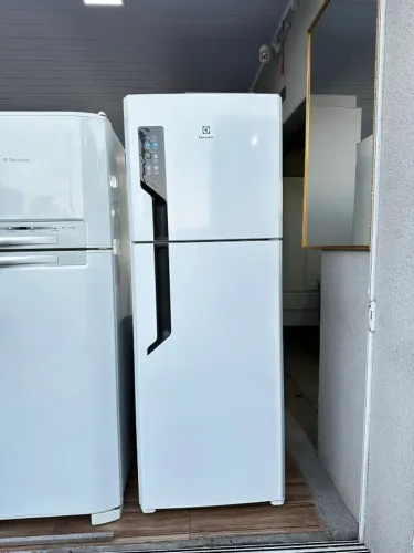 GELADEIRA ELECTROLUX DUPLEX, SEMINOVA COM CAPACIDADE DE 474L E PAINEL DIGITAL !