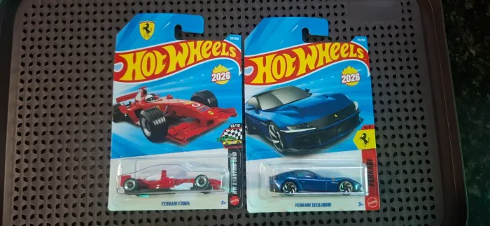 Hotwheels Ferrari F2004 e Ferrari 12 cilindri(azul)