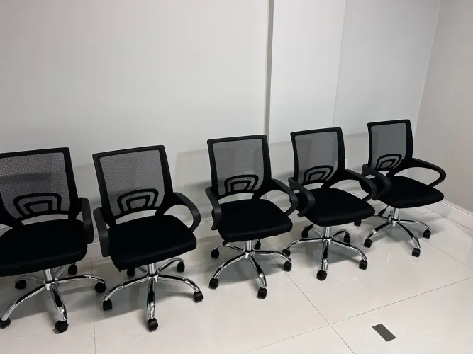 Cadeira Para Escritório Ergonômica Encosto Tela Mesh Giratória Preta