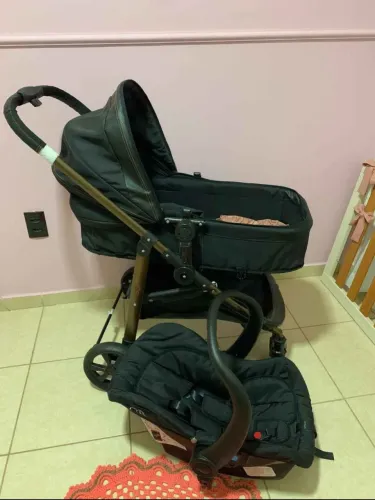 Carrinho de bebê + bebê conforto