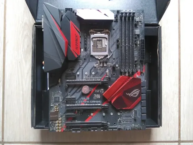 Placa-mãe Asus ROG Strix ROG STRIX Z370-H GAMING - Com Defeito - LEIA DESCRIÇÃO