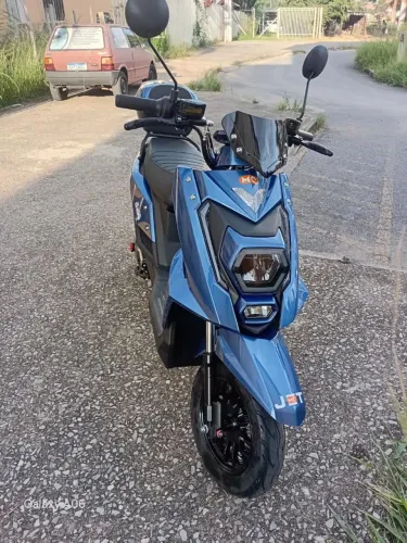 Moto elétrica Jet semi nova