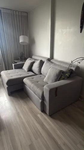 Sofá retrátil com menos de 1 ano de uso