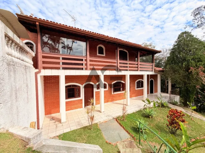 Chácara | 4 Dorm. | 1.753 m² | Área Gourmet | em Serra Negra-SP