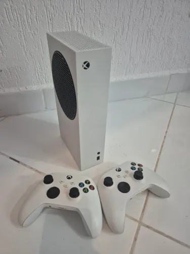 Xbox Series S - 512gb (2 controles)