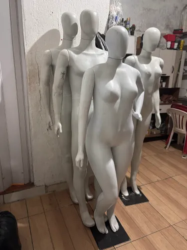 Maniquins 4 unidades 450,00 semi novos