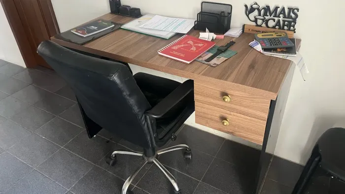 Mesa e cadeira