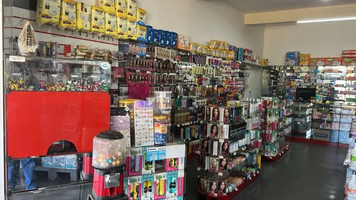 Farmácia montada completa com estoque funcionando - excelente clientela 