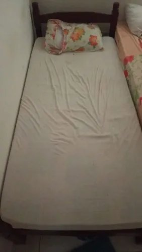 Cama de solteiro com colchão 