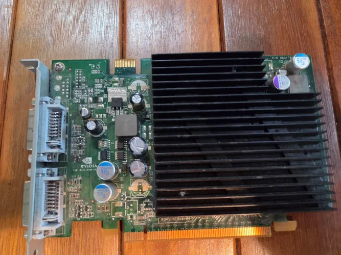 Placa de vídeo NVIDIA GeForce 7300 GT Mac Edition