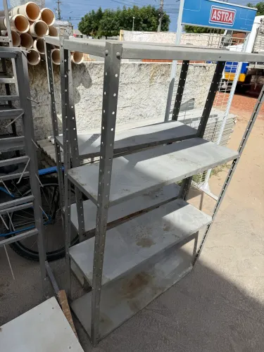 Vendo estante prateleira de metal e expositor de ganchos