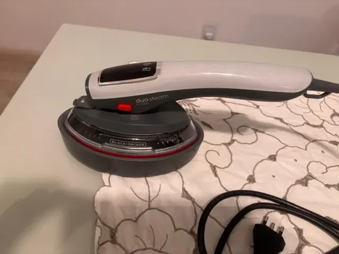 Ferro de Passar a Vapor Black Decker 2 em 1 FV1000 1000W