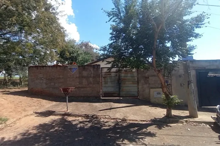 Casa à Venda: 2 Quartos no Bairro Dona Angelina R$ 100.000,00