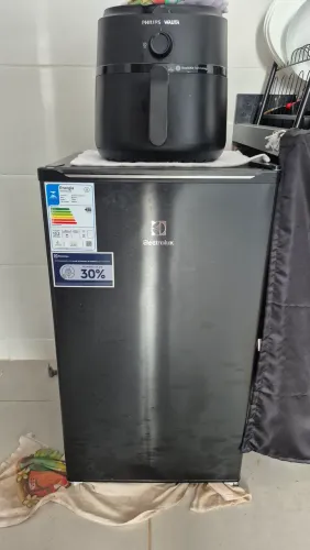 Frigobar Electrolux EM90B