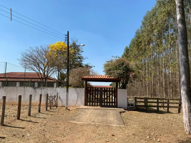 Sitio na Baronesa -10 Alqueires -Casa sede toda avarandado com 4 quartos grandes e 2 suite
