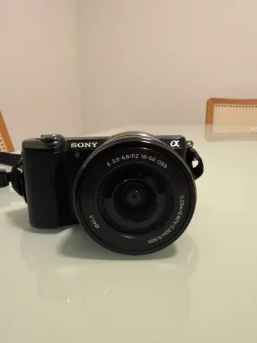 Sony a5000 + 2 lentes (uma do kit e uma prime)