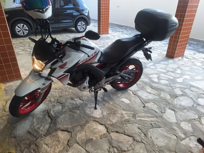 Vendo cb twister 250.