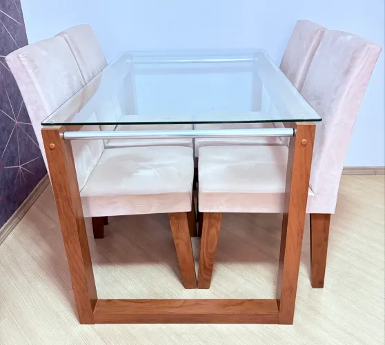 Mesa de jantar. 4 lugares 