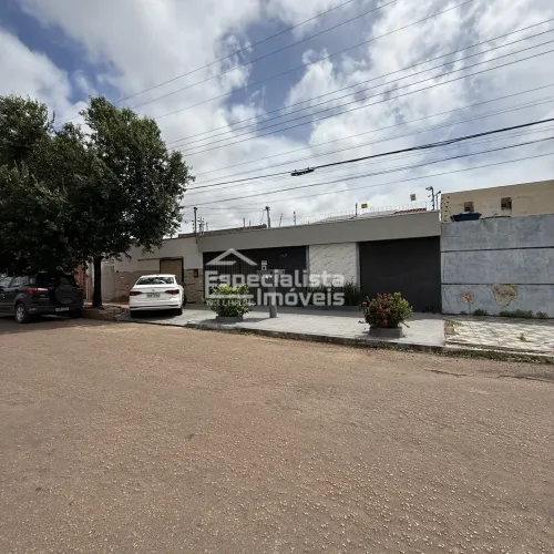 A 50m da Jatuarana Casa 3Q 2 suítes c/ energia solar