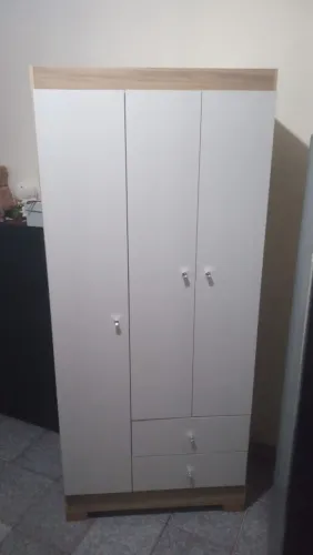 Guarda-Roupa de Solteiro 3 Portas - Com Gavetas 1 mês de uso muito conservado