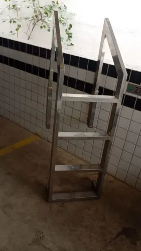 Escada de piscina de inox