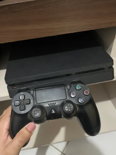 PS4 + 1 controle 