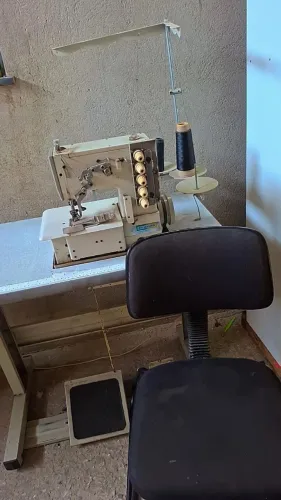 Máquina de costura galoneira industrial bracoob