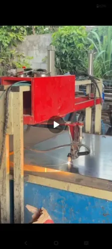 Prensa com mesa para corte de disco arado.