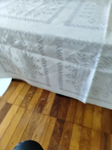 Toalha de mesa (2,00x1,80) branca.
