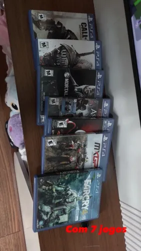 Play 4 pro 1tb , dois controles e 7 jogos