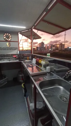 Trailer de lanche para tapioca e cachorro quente, para 3 pessoas