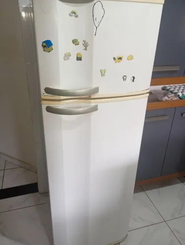 Vend geladeira Eletrolux perfeita.