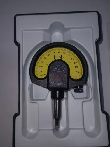 Relógio comparador milesimal marca Mahr, de capacidade de 240 milésimos.