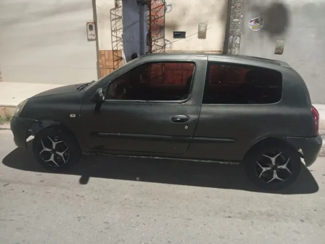 Renault Clio Hi-flex 1.0 16V 3P 2011