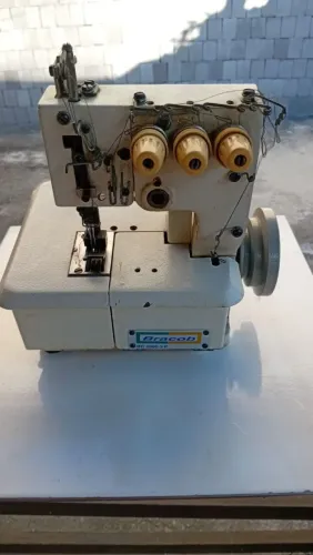 Máquina Industrial Colarete 2 agulhas Bracob + Motor Eberle + Base de Ferro