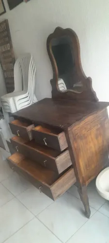 UMA EXCELENTE PENTEADEIRA DE MADEIRA EM PERFEITO ESTADO