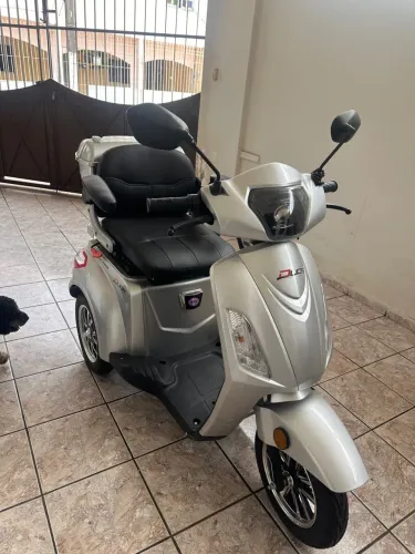 TRICICLO ELÉTRICO