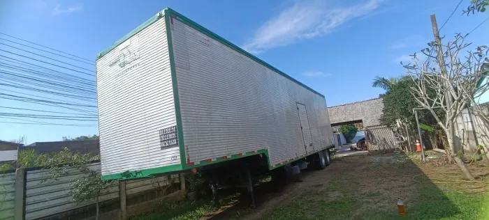 Carreta baú 110 cúbicos 