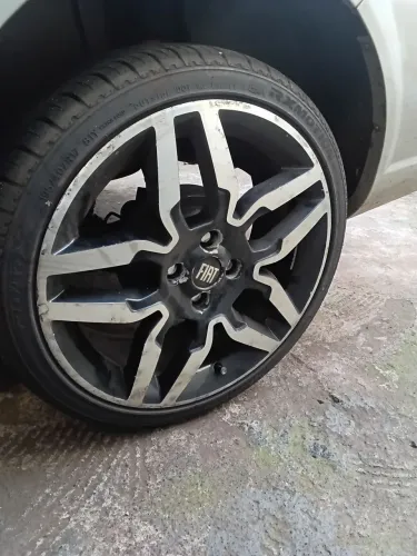 Vende se ou troca se por aro14 com pneus novos roda aro 17 com pneus novos perfil 40 