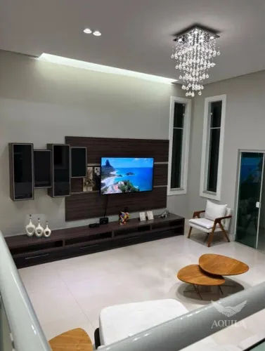 CASA ASSOBRADADA COM 427M² - 4 DORMITÓRIOS - 3 SUÍTES - QUINTAL - 4 VAGAS - MÓVEIS PLANEJA