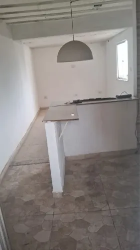 Alugo casa
