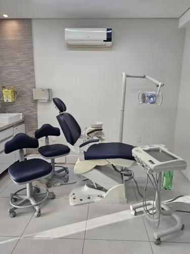 CONSULTÓRIO ODONTOLÓGICO COMPLETO - CADEIRA + CART E RX DE COLUNA D700