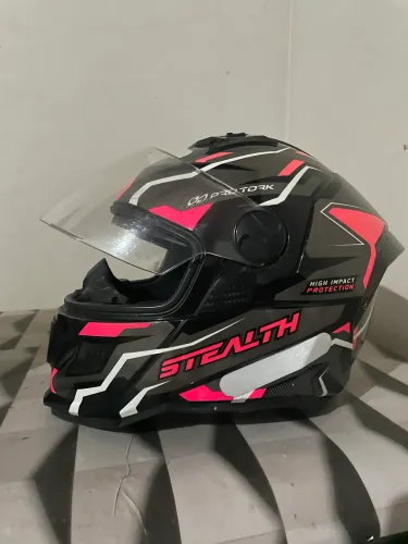 Capacete semi novo top 